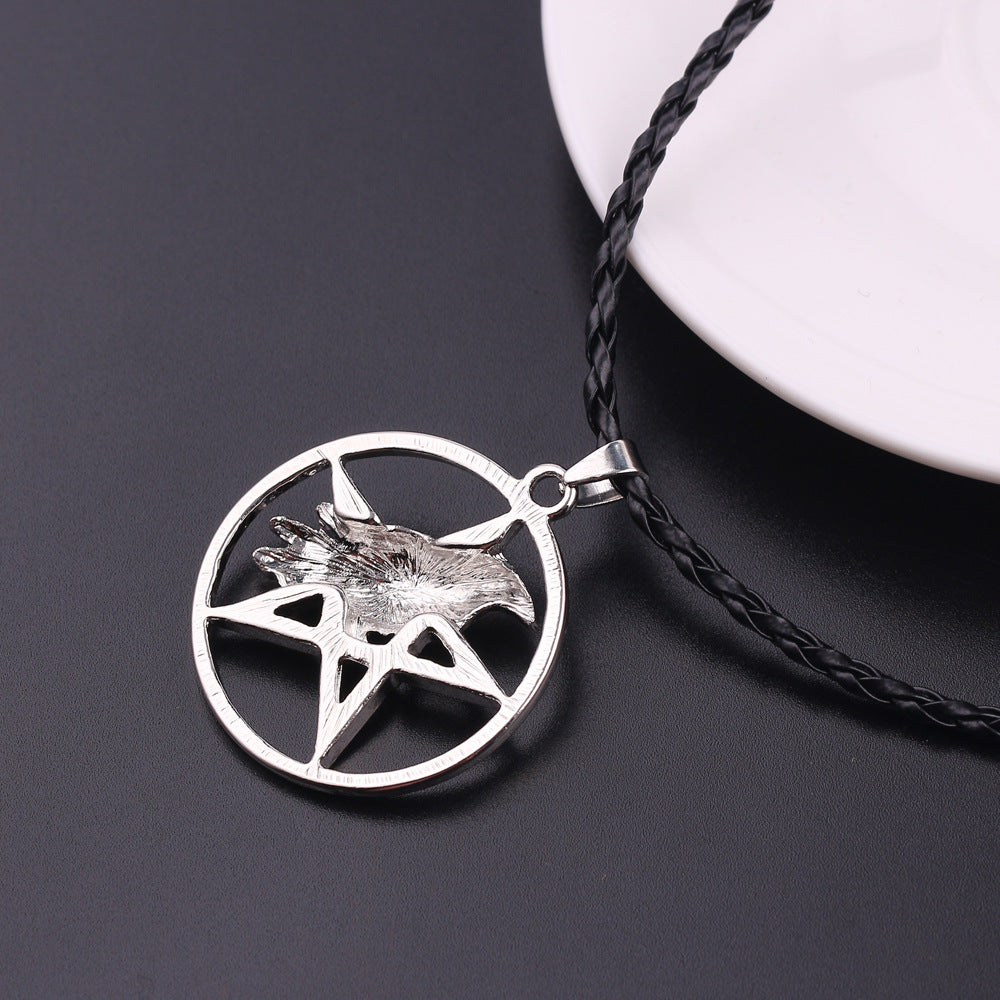 Collier Odin Sacré  Connectez-vous à la magie du corbeau et du pentacle.               Pour hommes et femmes