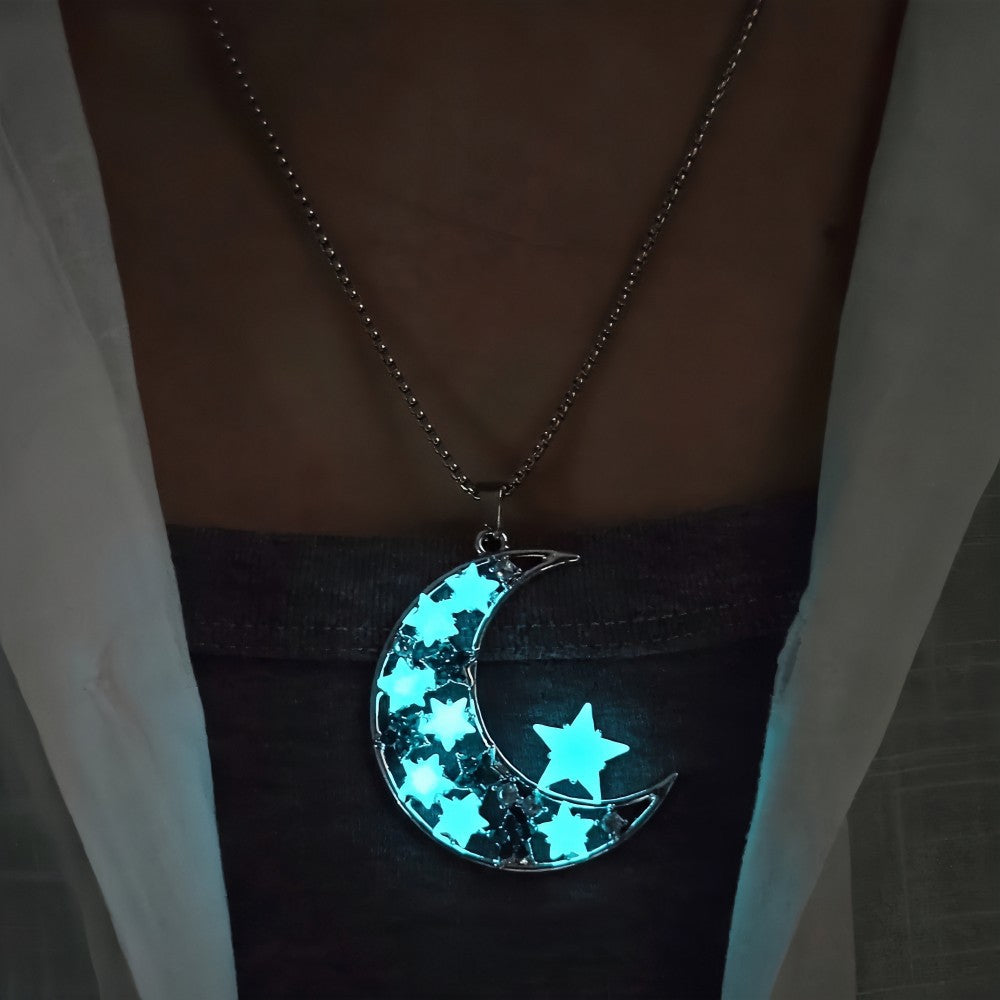 Collier Pendant Lune Crescent Lumineuse