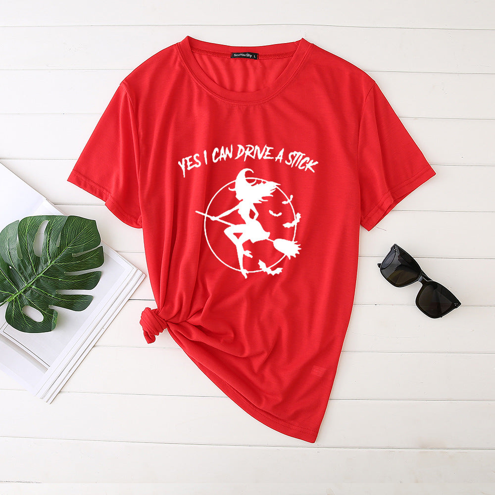 T-shirt imprimé sorcièresur son balai "yes i can drive a stick"