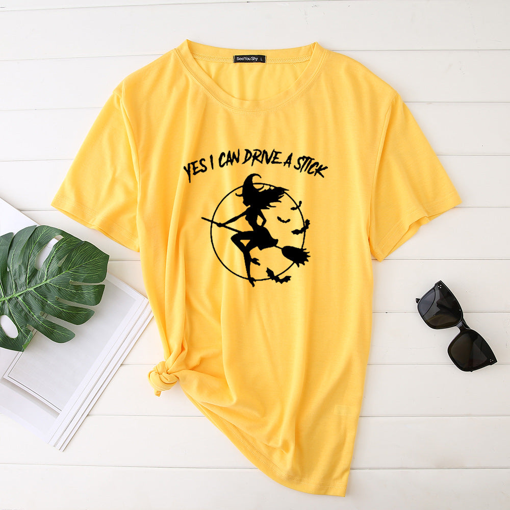 T-shirt imprimé sorcièresur son balai "yes i can drive a stick"