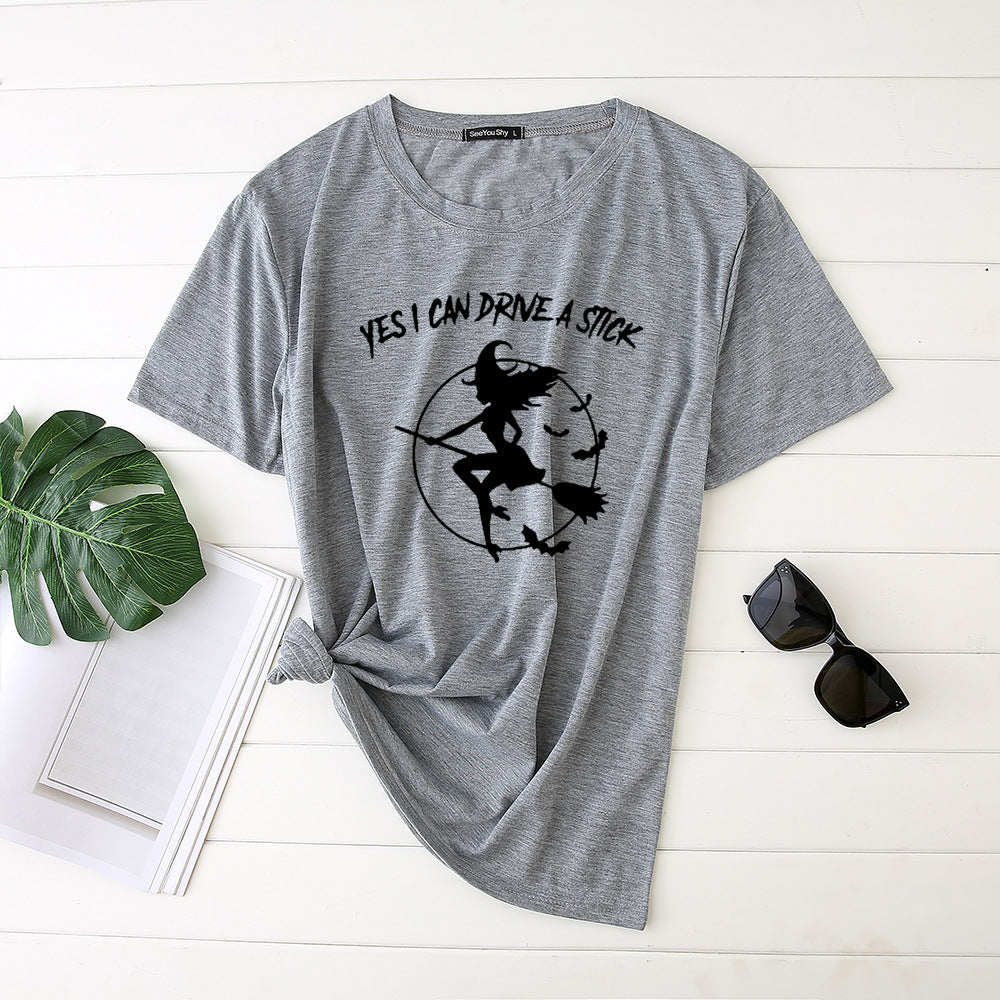 T-Shirt imprimé sorcière sur son balai "yes I can drive a stick"