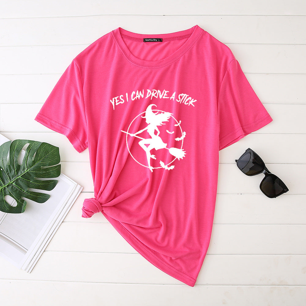 T-Shirt imprimé sorcière sur son balai "yes I can drive a stick"