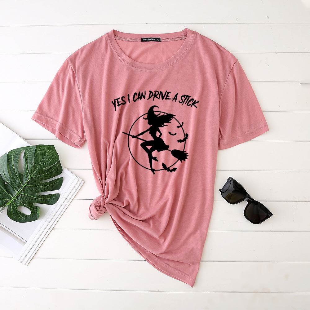 T-Shirt imprimé sorcière sur son balai "yes I can drive a stick"