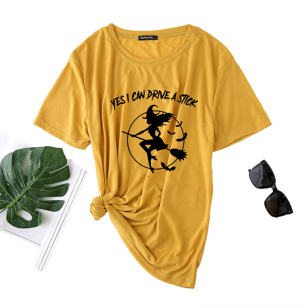 T-shirt imprimé sorcièresur son balai "yes i can drive a stick"